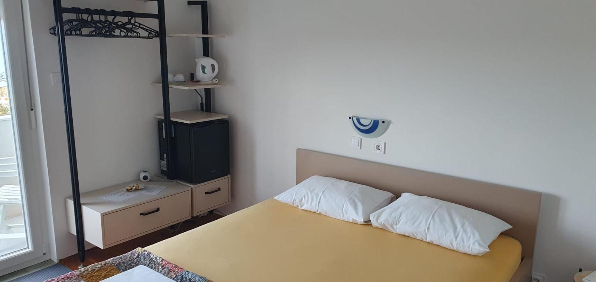 Apartments & Rooms Fam Ribaric Banjol Quarto foto