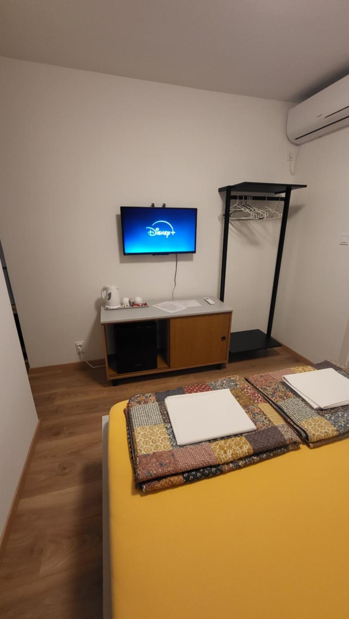 Apartments & Rooms Fam Ribaric Banjol Quarto foto